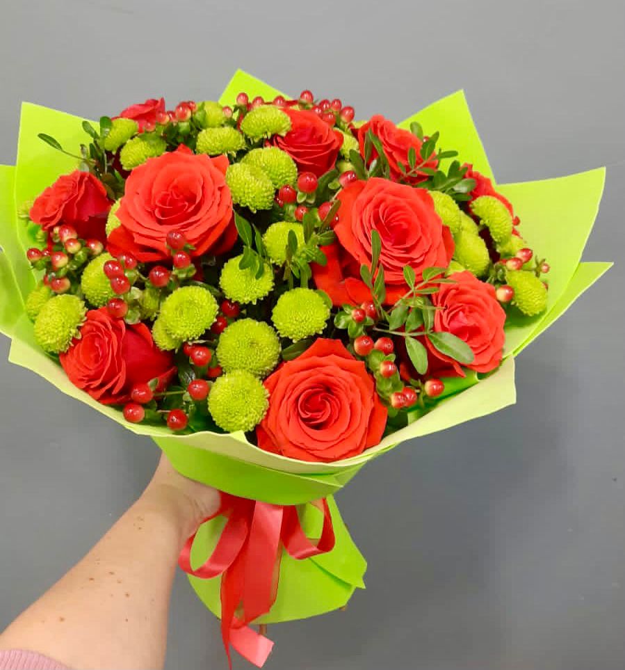 Букет цветов из: Хризантемы и Розы в Старые Атаги