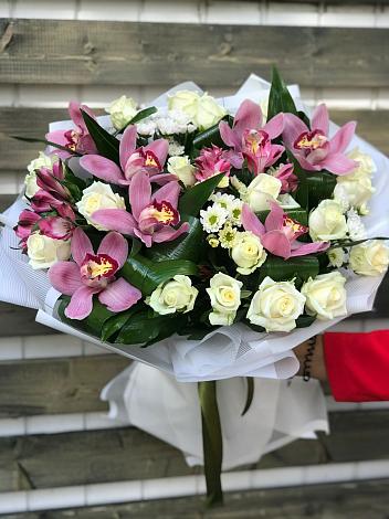 Букет цветов из: Розы и Хризантемы в Старые Атаги