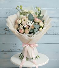 Букет цветов из:  Розы и Лизиантусы в Старые Атаги