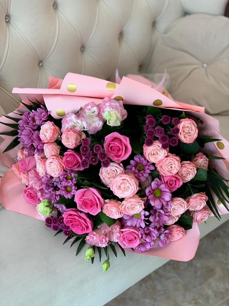 Букет цветов из: Хризантемы, Розы и Лизиантусы в Старые Атаги