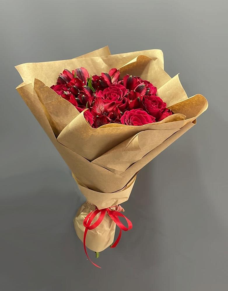 Букет цветов из: Альстромерии и Розы в Старые Атаги