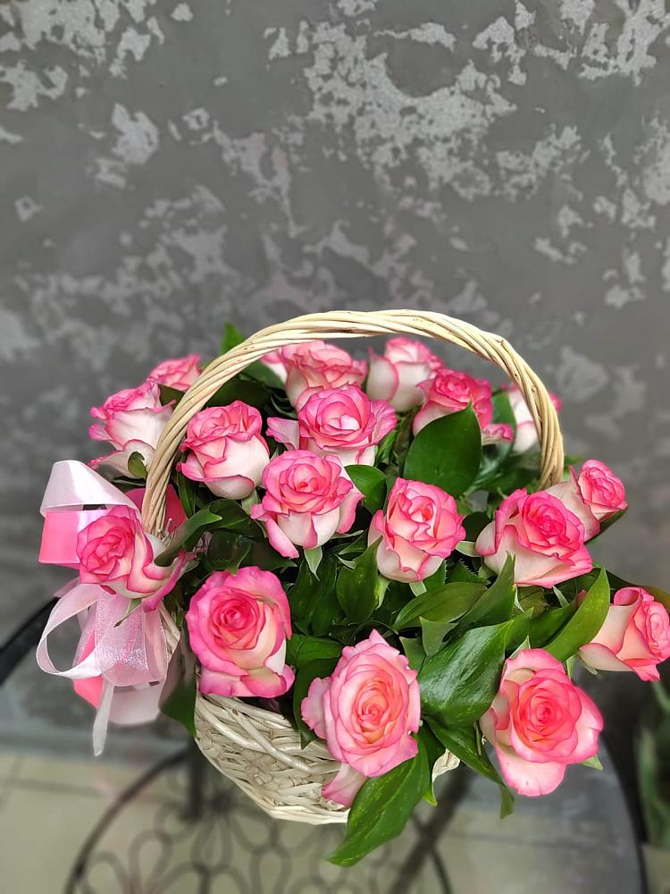 Цветочная композиция из Розы в корзине в Старые Атаги
