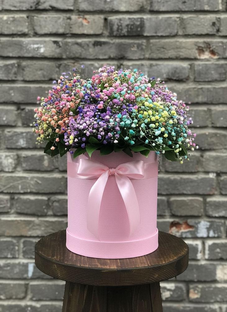 Цветочная композиция из Гипсофила и Розы в шляпной коробке в Старые Атаги