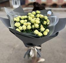 Букет Белые кустовые розы Солинеро в Старые Атаги
