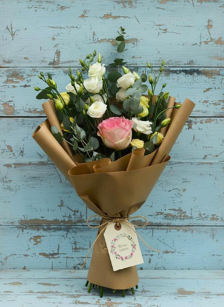 Букет цветов из: Розы и Лизиантусы в Старые Атаги