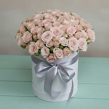 Цветочная композиция из Розы в шляпной коробке в Старые Атаги