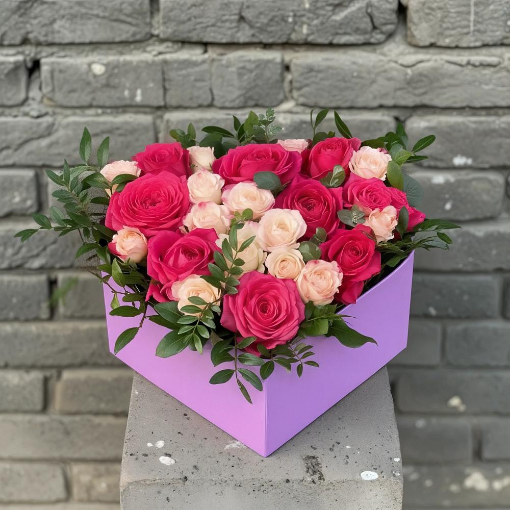 Цветочная композиция из Розы в коробке в Старые Атаги