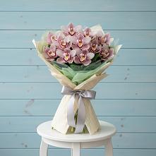 Букет цветов из:  Орхидеи и Розы в Старые Атаги