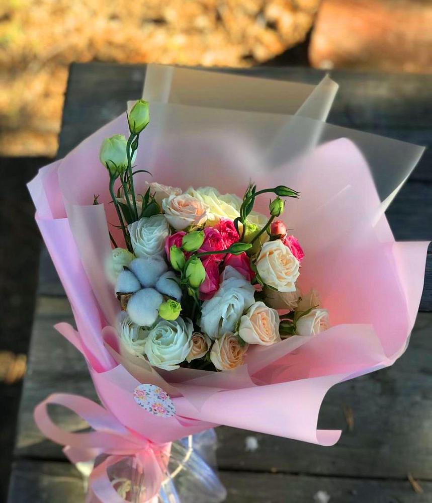 Букет цветов из: Розы и Лизиантусы в Старые Атаги