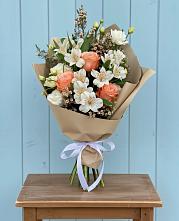 Букет цветов из:  Альстромерии, Лизиантусы, Розы и Хризантемы #REPLACE_PRED# Старые Атаги