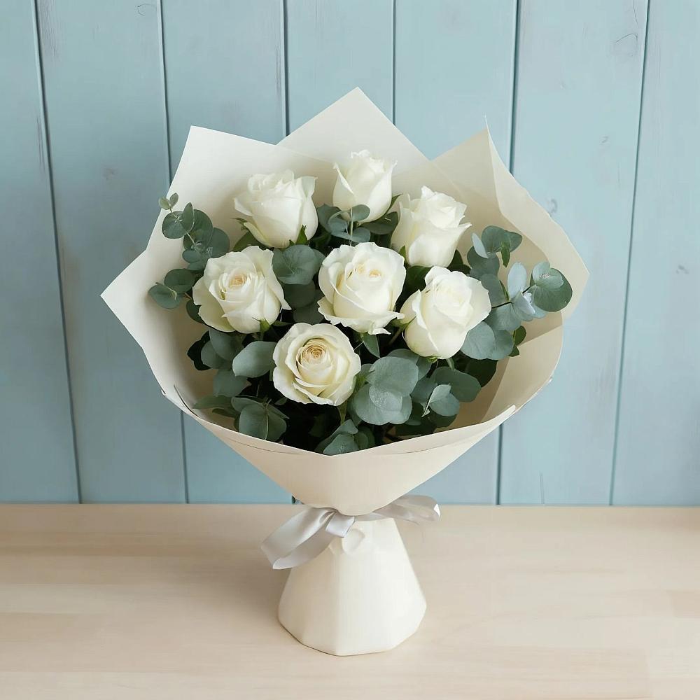 Букет Белые розы в Эвкалипте в Старые Атаги