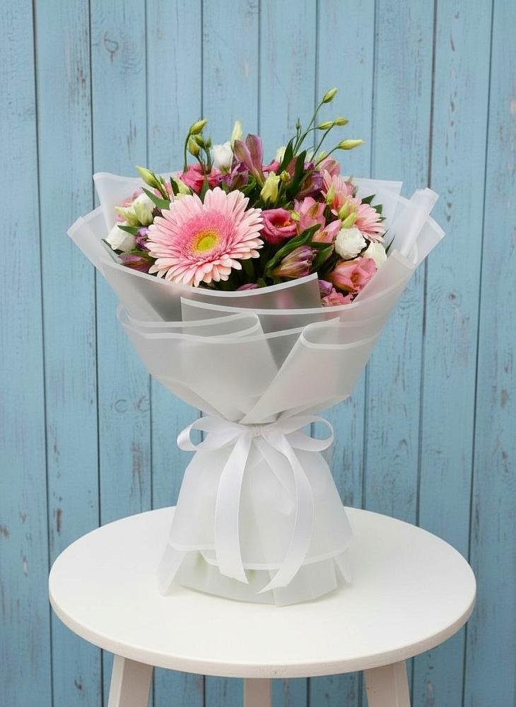 Букет цветов из: Герберы, Альстромерии и Лизиантусы в Старые Атаги