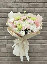 Букет цветов из:  Гвоздики, Розы, Лизиантусы и Хризантемы в Старые Атаги
