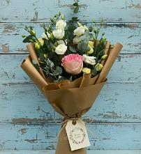Букет цветов из:  Розы и Лизиантусы в Старые Атаги