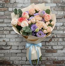 Букет цветов из:  Розы, Лизиантусы и Гвоздики в Старые Атаги