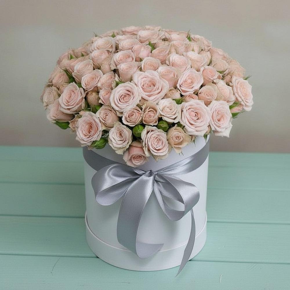 Цветочная композиция из Розы в шляпной коробке в Старые Атаги